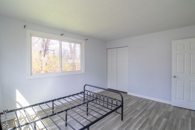 12 Southlane Drive, Whiteland, IN 46184