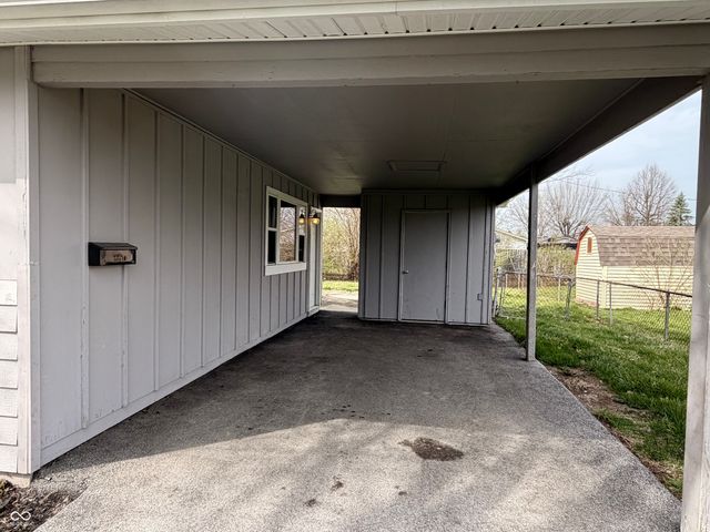 12 Southlane Drive, Whiteland, IN 46184