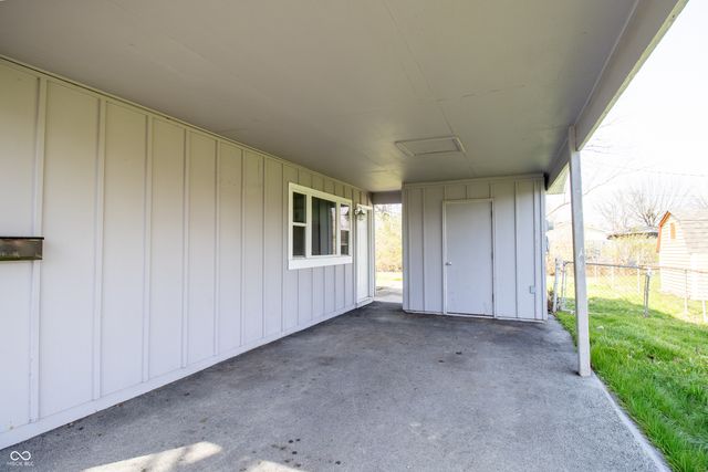 12 Southlane Drive, Whiteland, IN 46184