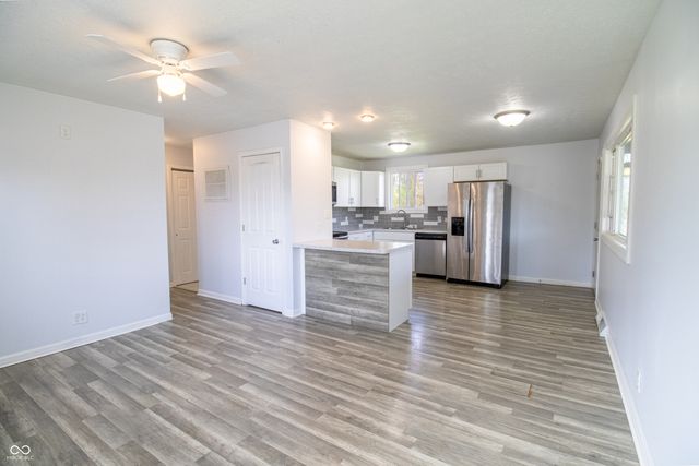 12 Southlane Drive, Whiteland, IN 46184