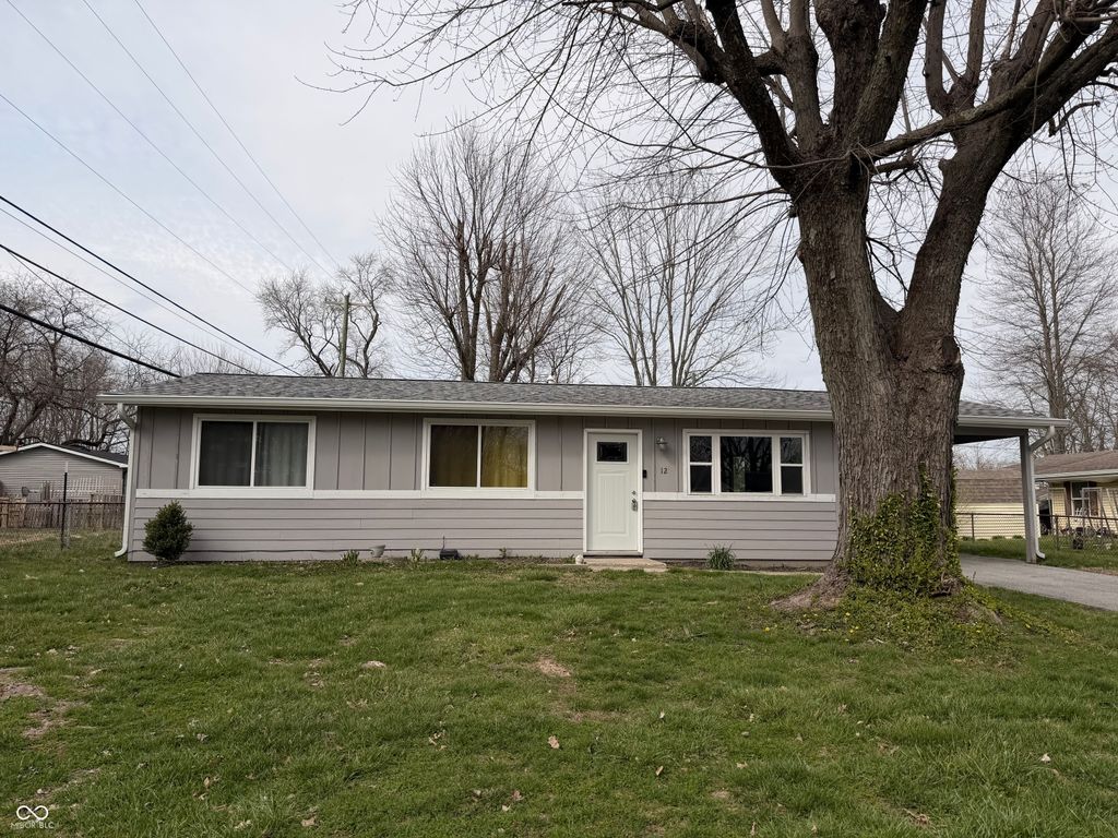 12 Southlane Drive, Whiteland, IN 46184