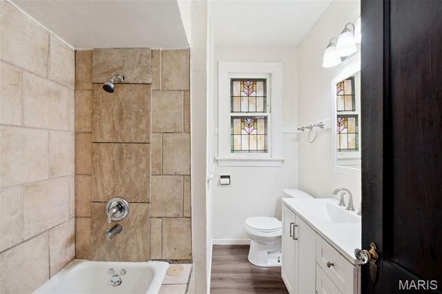3850 Kingsland Court, St Louis, MO 63116