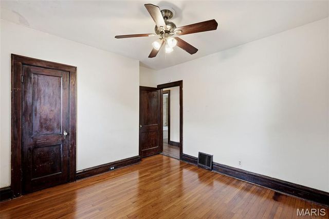 3850 Kingsland Court, St Louis, MO 63116