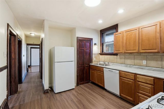 3850 Kingsland Court, St Louis, MO 63116