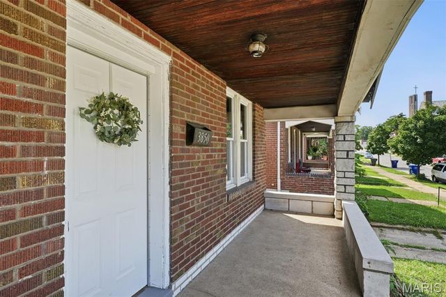 3850 Kingsland Court, St Louis, MO 63116