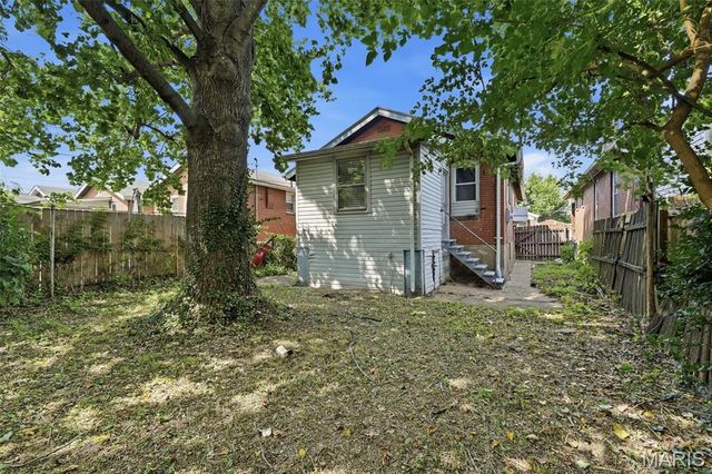 3850 Kingsland Court, St Louis, MO 63116