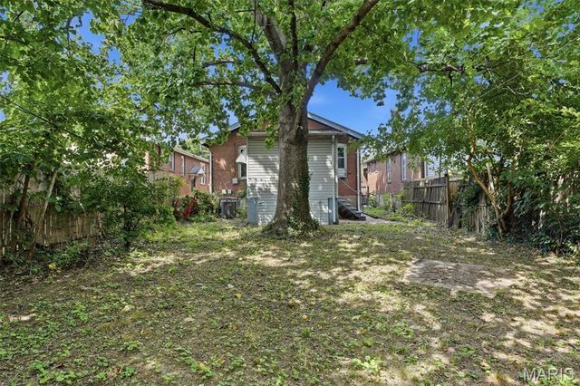 3850 Kingsland Court, St Louis, MO 63116