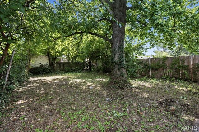 3850 Kingsland Court, St Louis, MO 63116