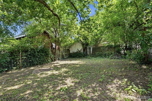 3850 Kingsland Court, St Louis, MO 63116