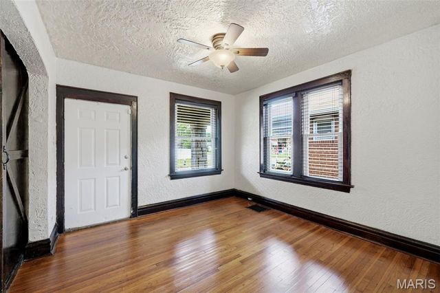3850 Kingsland Court, St Louis, MO 63116