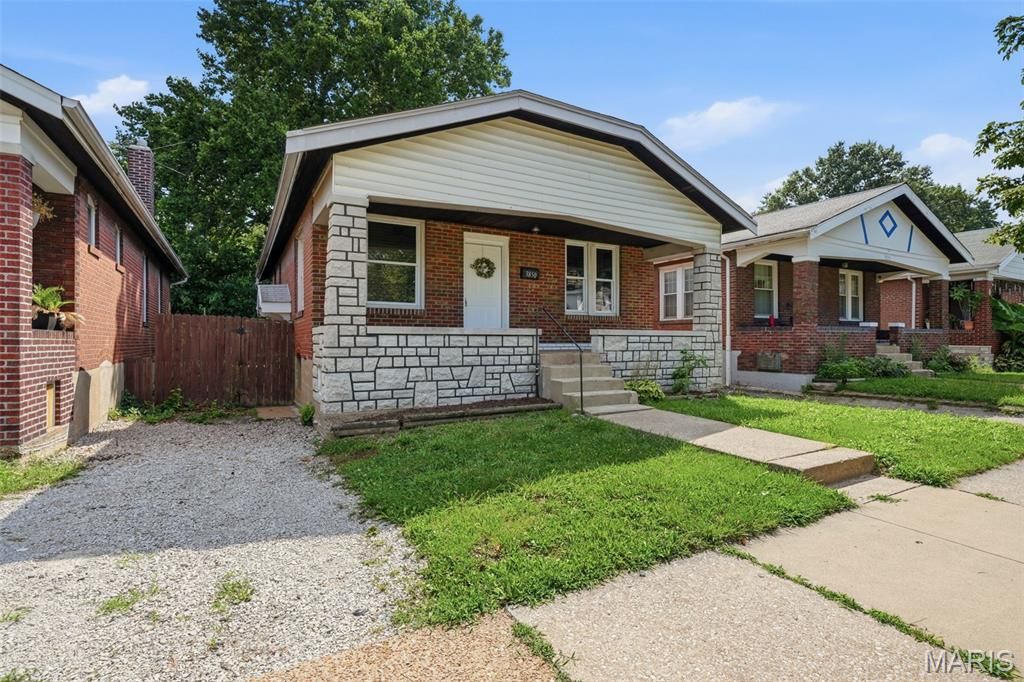 3850 Kingsland Court, St Louis, MO 63116