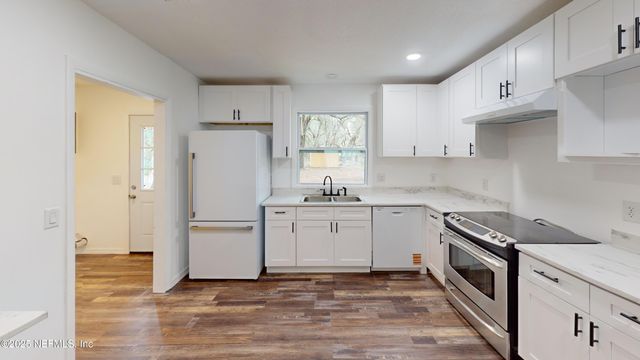 201 FLORENCE Avenue, Interlachen, FL 32148