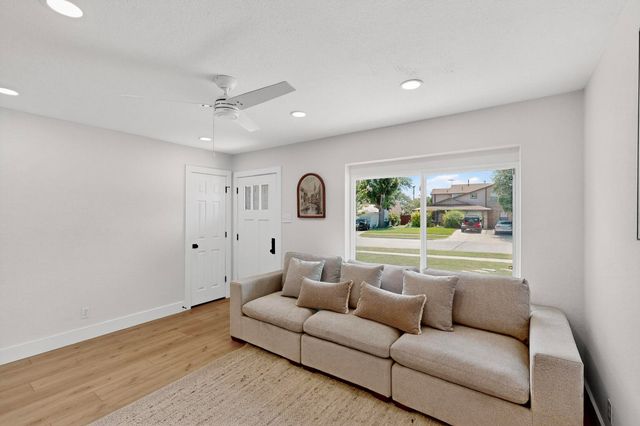 1023 Osceola Trail, Carrollton, TX 75006