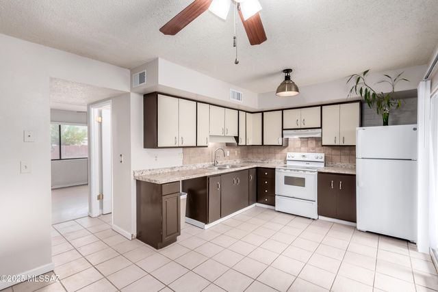 1330 S Avenida Polar E-9, Tucson, AZ 85710