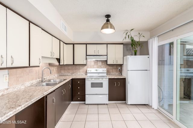 1330 S Avenida Polar E-9, Tucson, AZ 85710