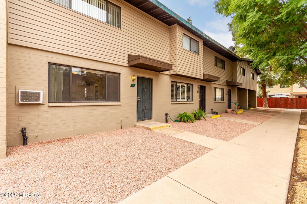 1330 S Avenida Polar E-9, Tucson, AZ 85710