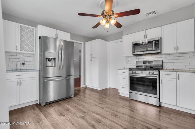 7 Sweetbriar Trail, Howell, NJ 07731