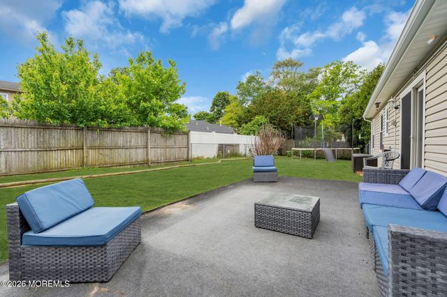 7 Sweetbriar Trail, Howell, NJ 07731