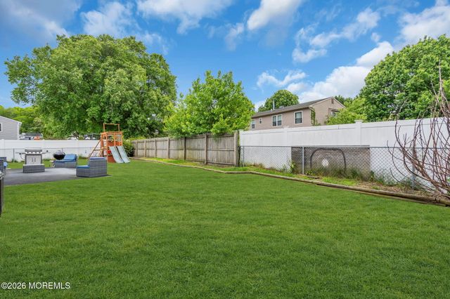 7 Sweetbriar Trail, Howell, NJ 07731