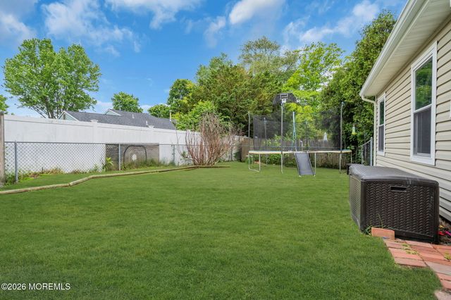 7 Sweetbriar Trail, Howell, NJ 07731