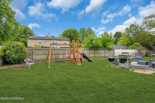 7 Sweetbriar Trail, Howell, NJ 07731