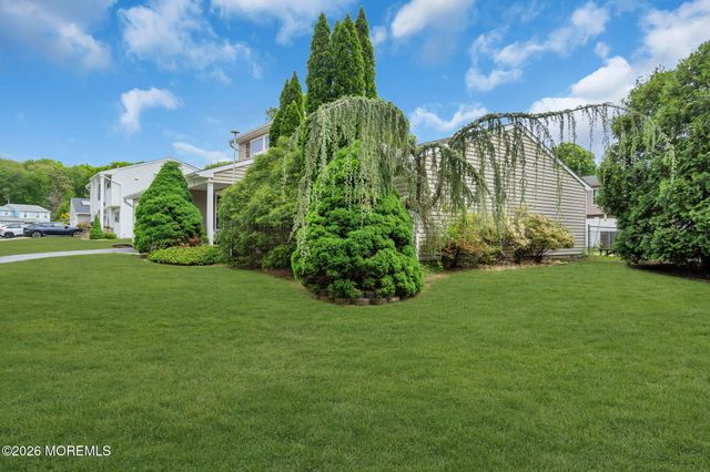 7 Sweetbriar Trail, Howell, NJ 07731