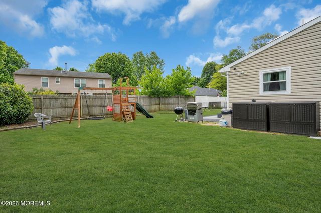 7 Sweetbriar Trail, Howell, NJ 07731