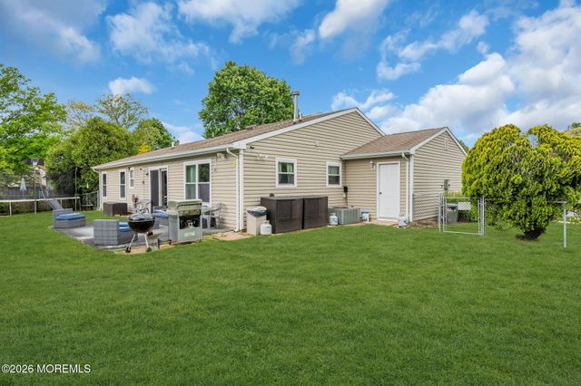 7 Sweetbriar Trail, Howell, NJ 07731
