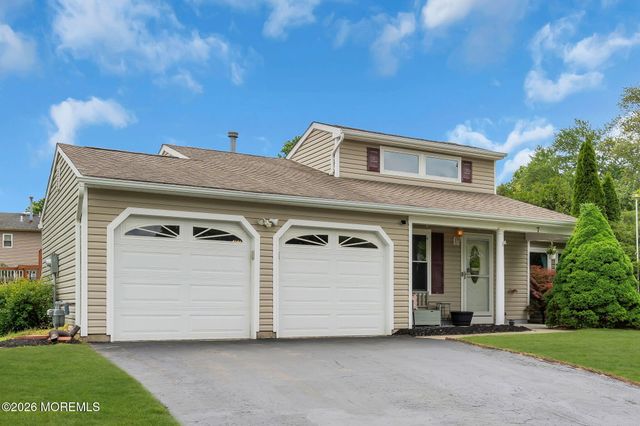 7 Sweetbriar Trail, Howell, NJ 07731