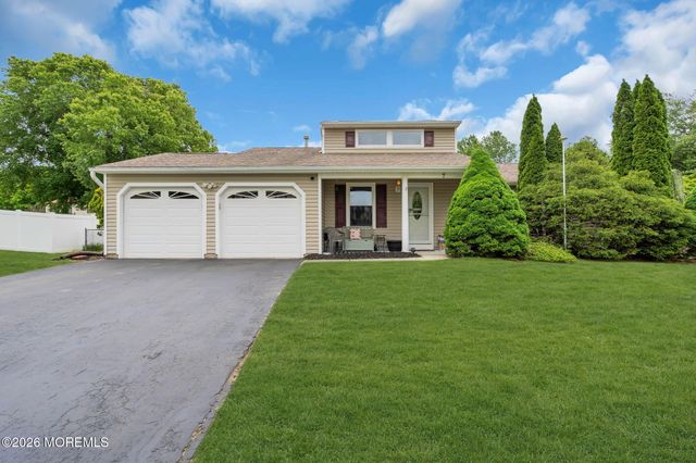 7 Sweetbriar Trail, Howell, NJ 07731