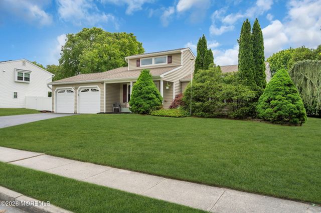7 Sweetbriar Trail, Howell, NJ 07731