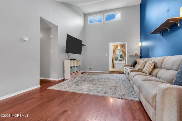 7 Sweetbriar Trail, Howell, NJ 07731