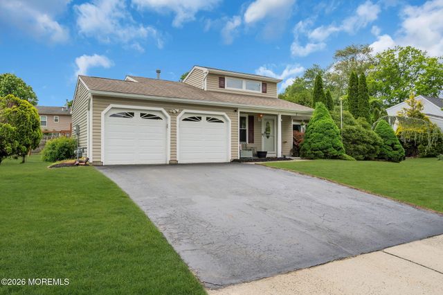 7 Sweetbriar Trail, Howell, NJ 07731