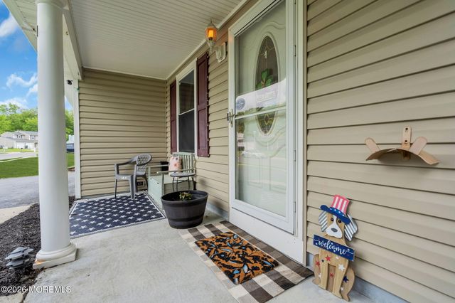 7 Sweetbriar Trail, Howell, NJ 07731
