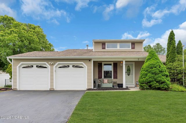 7 Sweetbriar Trail, Howell, NJ 07731