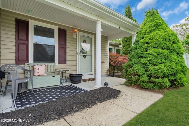 7 Sweetbriar Trail, Howell, NJ 07731