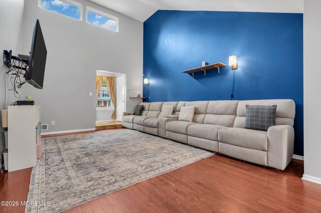 7 Sweetbriar Trail, Howell, NJ 07731