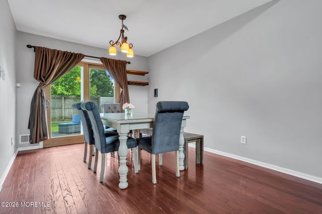 7 Sweetbriar Trail, Howell, NJ 07731