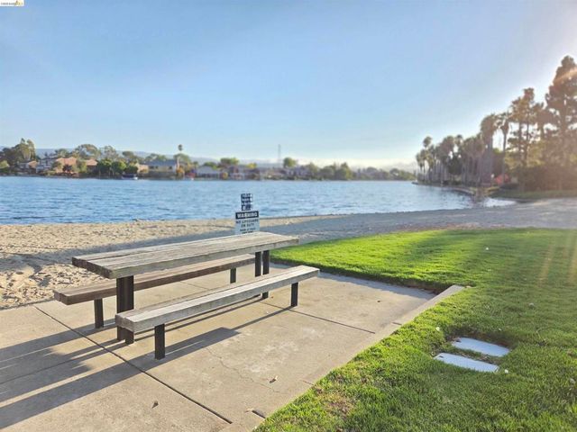 1107 Outrigger Lane, Foster City, CA 94404