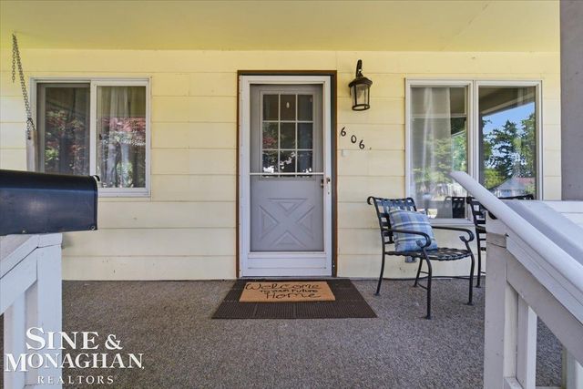 606 N 6th Street, St Clair, MI 48079