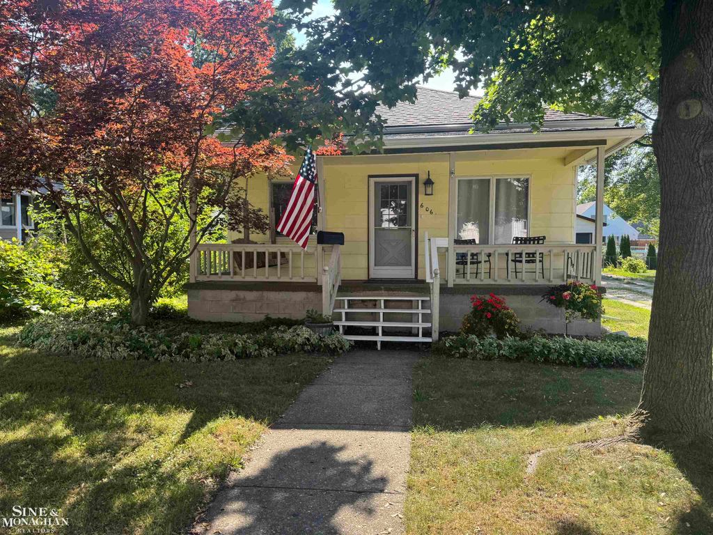 606 N 6th Street, St Clair, MI 48079