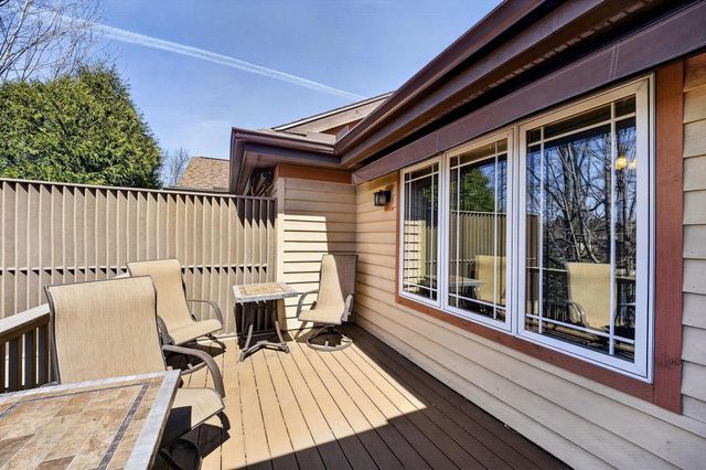 3026 Woods Edge Way, Fitchburg, WI 53711