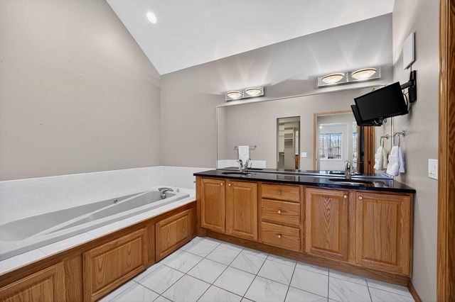 3026 Woods Edge Way, Fitchburg, WI 53711