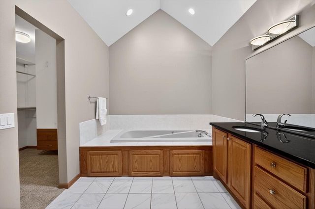 3026 Woods Edge Way, Fitchburg, WI 53711