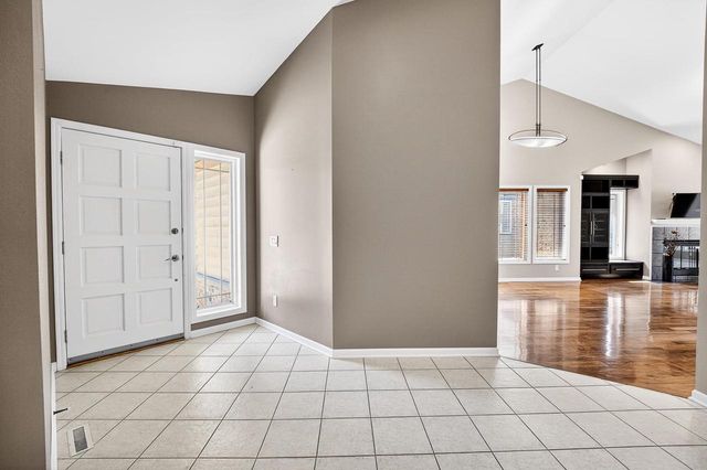 3026 Woods Edge Way, Fitchburg, WI 53711
