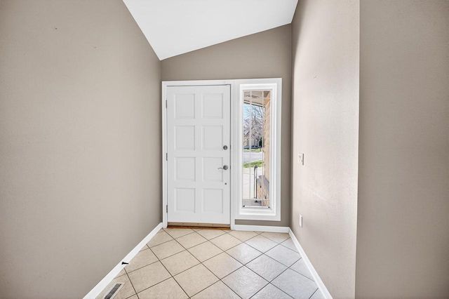 3026 Woods Edge Way, Fitchburg, WI 53711