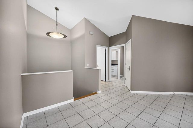 3026 Woods Edge Way, Fitchburg, WI 53711