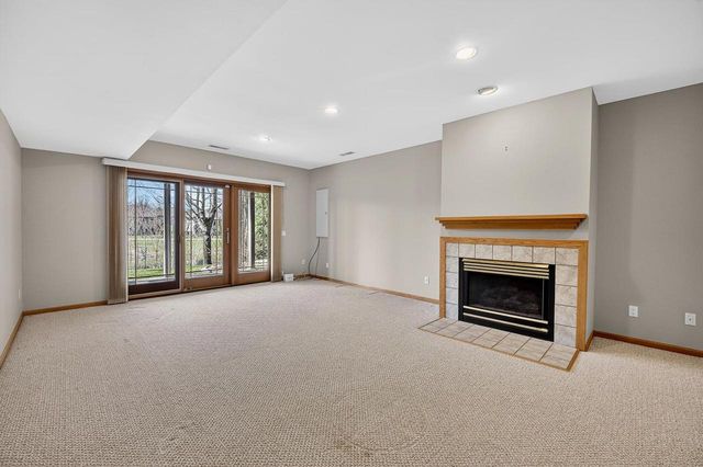 3026 Woods Edge Way, Fitchburg, WI 53711
