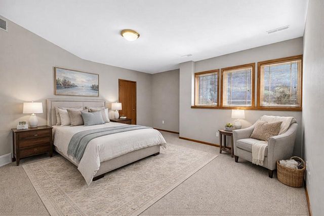 3026 Woods Edge Way, Fitchburg, WI 53711