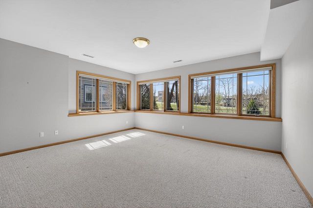 3026 Woods Edge Way, Fitchburg, WI 53711